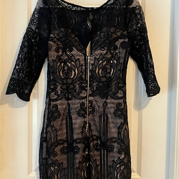 Beautiful navy blue dress with nude underlay size medium - Picture 2 of 4